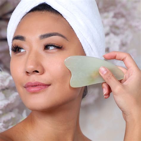 The Jade Gua Sha Tool by Mount Lai, a proudly Asian female owned beaut brand, rooted in Traditional Chinese Medicine. The Jade Gua Sha Facial Tool is a Chinese skincare tool with many benefits. Massages the skin & face. Firms and lifts the skin. Reduces puffiness and inflammation. 